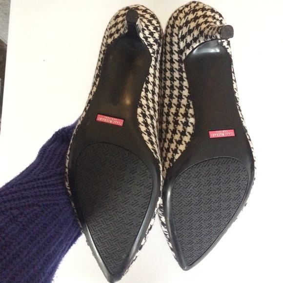 Isaac Mizrahi pumps, size 9 1/2, black and white - Picture 5 of 10